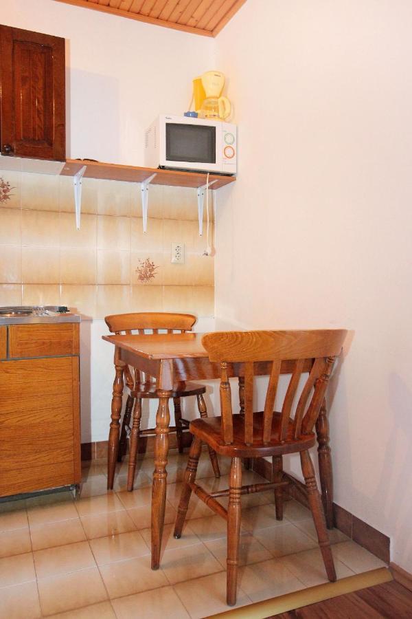 Apartments And Rooms By The Sea Mandre, Pag - 3557 コラン エクステリア 写真