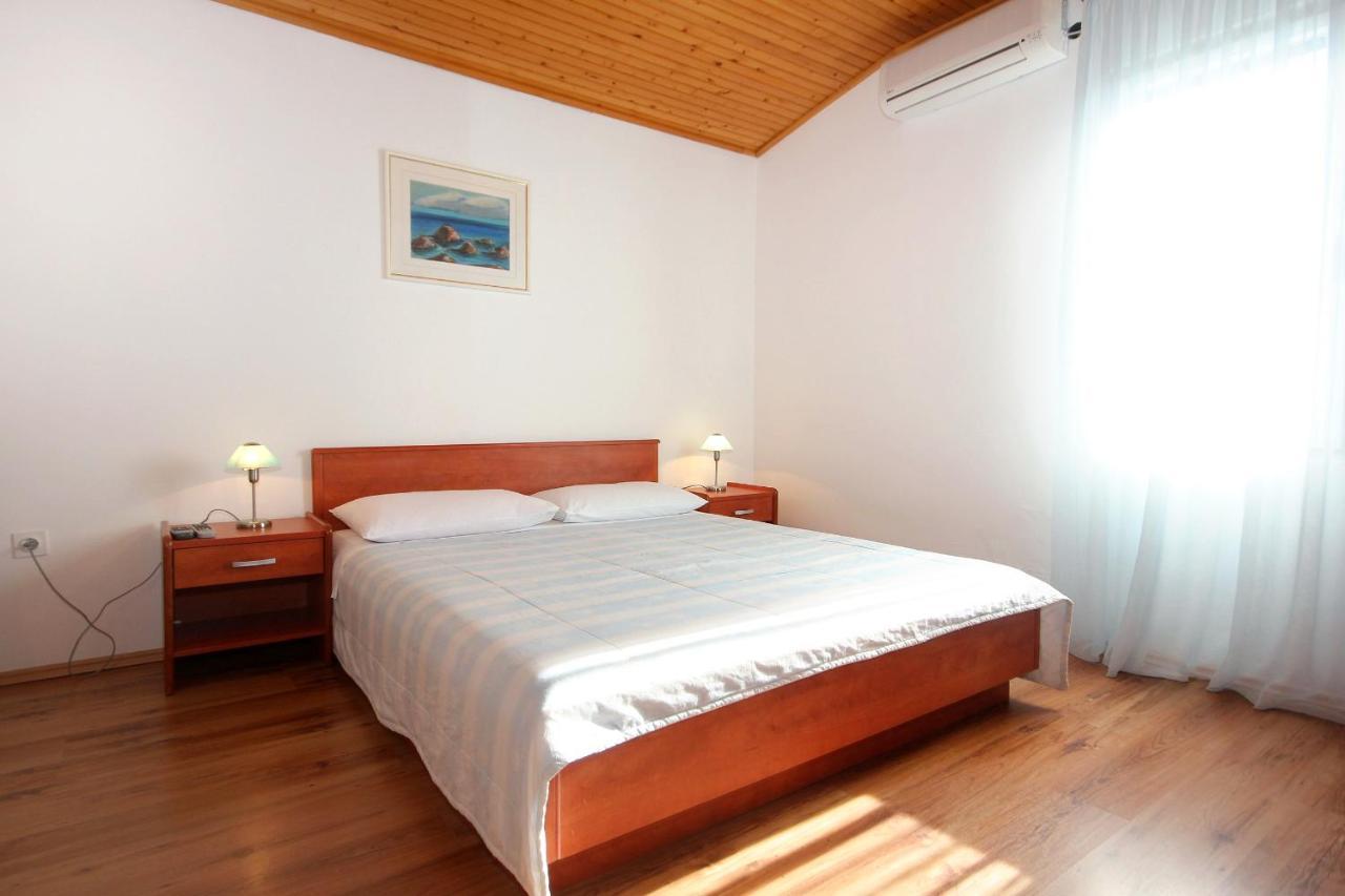 Apartments And Rooms By The Sea Mandre, Pag - 3557 コラン エクステリア 写真