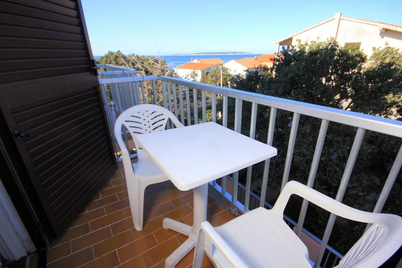 Apartments And Rooms By The Sea Mandre, Pag - 3557 コラン エクステリア 写真