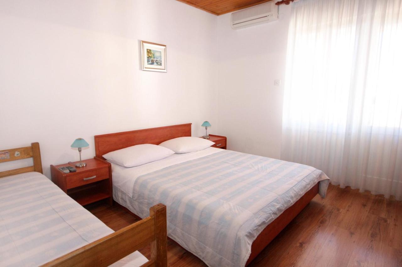Apartments And Rooms By The Sea Mandre, Pag - 3557 コラン エクステリア 写真