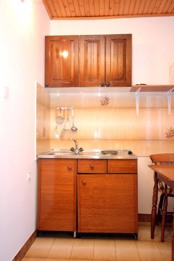 Apartments And Rooms By The Sea Mandre, Pag - 3557 コラン エクステリア 写真