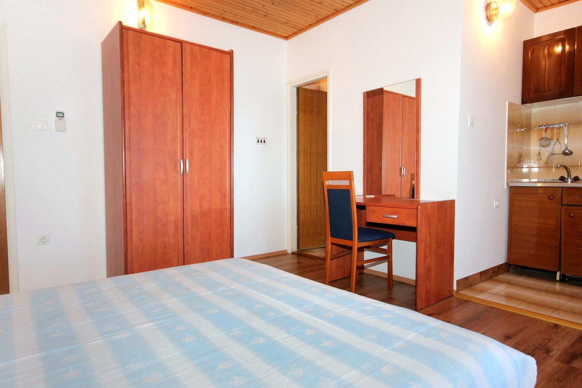 Apartments And Rooms By The Sea Mandre, Pag - 3557 コラン 部屋 写真