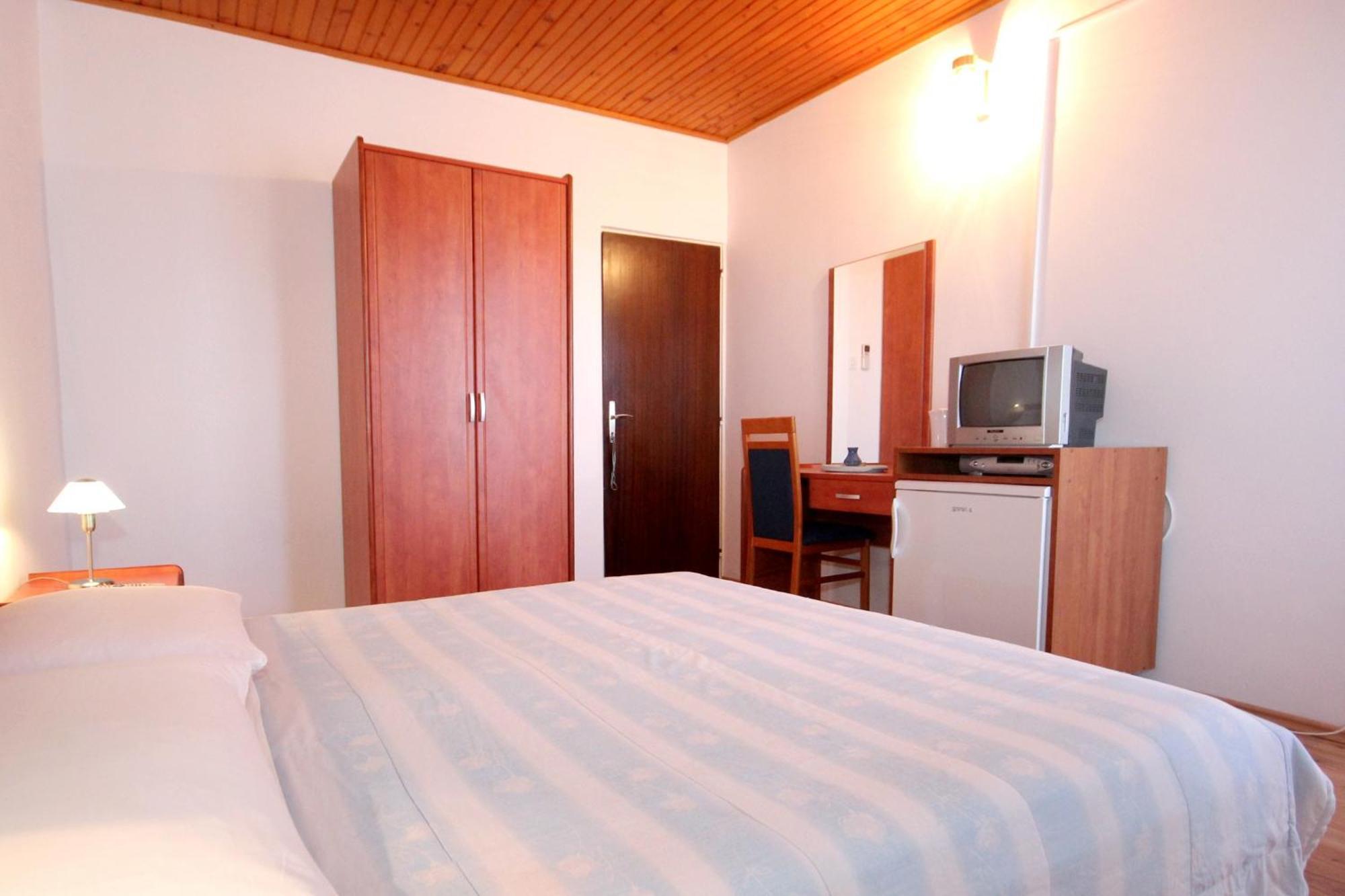 Apartments And Rooms By The Sea Mandre, Pag - 3557 コラン 部屋 写真